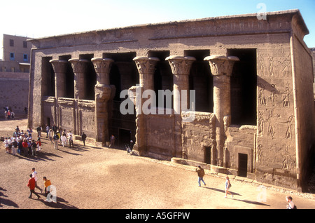 Der Tempel von Edfu an den Ufern des Flusses Nil Ägypten in Nordafrika Stockfoto