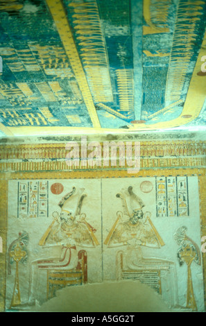 Fresken in einem der Gräber im Tal der Könige Ägyptens in Nordafrika Stockfoto