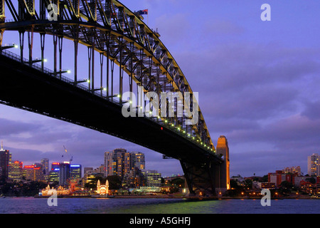 Sydney Harbour Bridge bei Nacht, breiteste langer Spannweite Brücke der Welt, Australien, Sydney Stockfoto