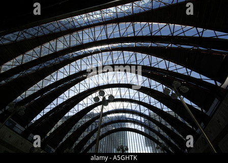 Glasdach des DLR Station Canary Wharf London Stockfoto