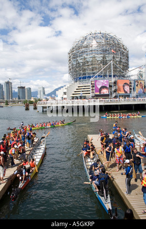 Drachenboot-Festival am Telus World of Science, Vancouver, BC, Kanada Stockfoto