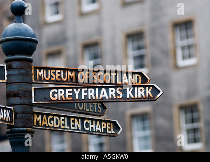 Alten Richtung anmeldet Grassmarket in der historischen Altstadt von Edinburgh s Stockfoto