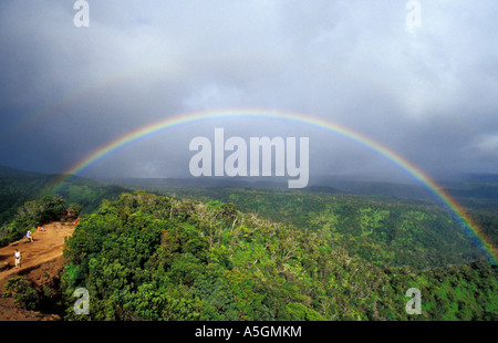 Regenbogen über der Na Pali Küste, USA, Hawaii, Kauai Stockfoto