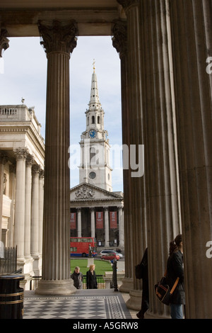 Von den Stufen der nationalen Galerie mit Blick auf dem Trafalgar Square in London anzeigen Stockfoto