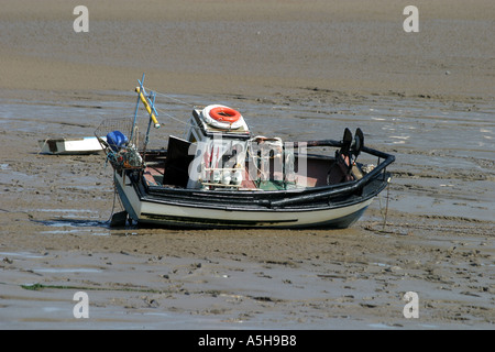 Kleine Boote im Hafen von Weston Super Mare geerdet Stockfoto