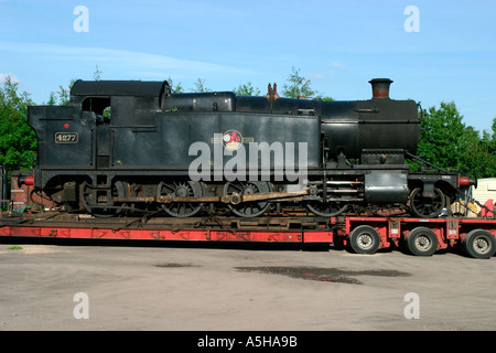 Großen Dampfmaschine geliefert und von der Rückseite eines LKW an der Swindon und Cricklade Bahnhof entladen Stockfoto