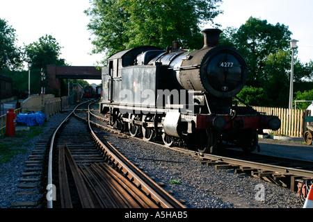 Großen Dampfmaschine geliefert und von der Rückseite eines LKW an der Swindon und Cricklade Bahnhof entladen Stockfoto