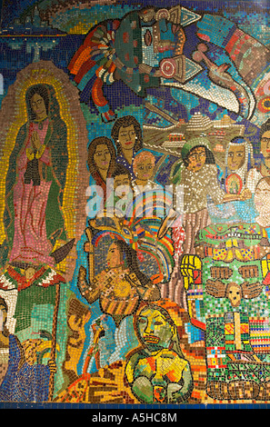 ILLINOIS-Chicago-Fliesen Mosaik Wandbild in Pilsen Viertel am in der Nähe von Südseite unserer lieben Frau von Guadalupe 18th Street Stockfoto