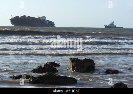 Containerschiff MSC Napoli aus Branscombe in South Devon Transport von Gefahrengut und 2400 Container Januar 2007 auf Grund Stockfoto