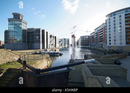 Die Royal Armouries mit Neuentwicklung in Clarence Dock, Leeds. 2007 Stockfoto