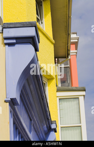 Bemalte Shops in Aberdovey Stockfoto