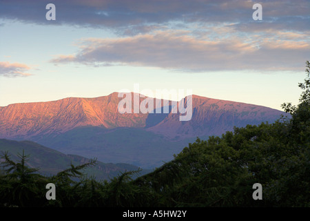 Berg Cadair Idris im Snowdonia National Park Wales abendliche Sonnenuntergang leuchten die Gipfel Stockfoto