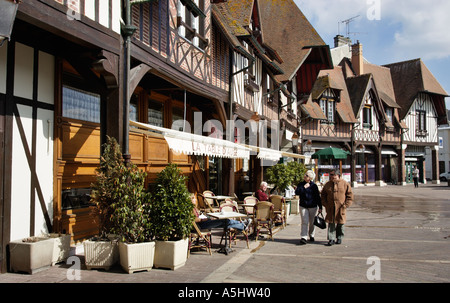 Geschäfte in Deauville, Normandie, Frankreich Stockfoto