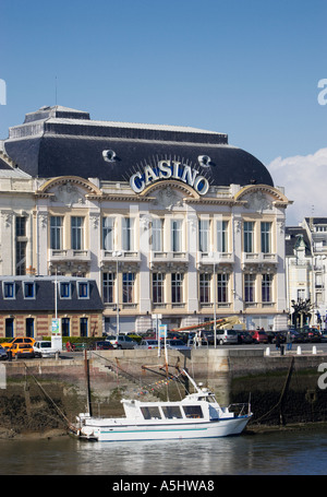 Trouville Barriere Casino und Fluss Touques Normandie Frankreich Stockfoto