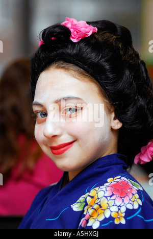 10 Jahre alte Grundschule Schüler gekleidet wie eine Geisha von Memoirs of a Geisha im Rahmen des nationalen Buch Woche Surbiton UK Stockfoto