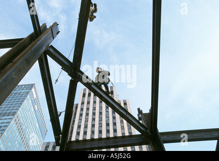 Mohawk indian eiserner Arbeiter Strahlen gehen nach dem Zufallsprinzip Hausbau bei 1540 Broadway in New York City. Stockfoto