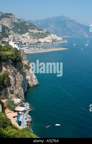 Blick auf Amalfi von der Küste Weg, neapolitanische Riviera, Italien Stockfoto