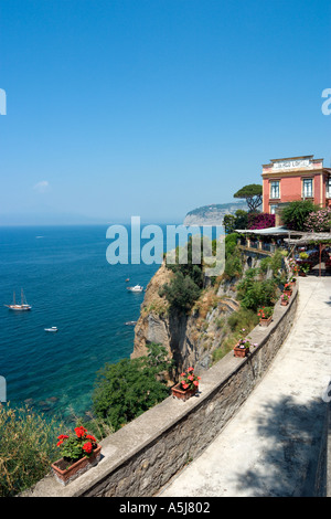 Blick über die Bucht von Neapel, Sorrent, neapolitanische Riviera, Italien Stockfoto