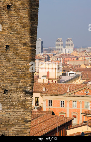 Torre Garisenda von Torre Degli Asinelli, Bologna, Italien Stockfoto