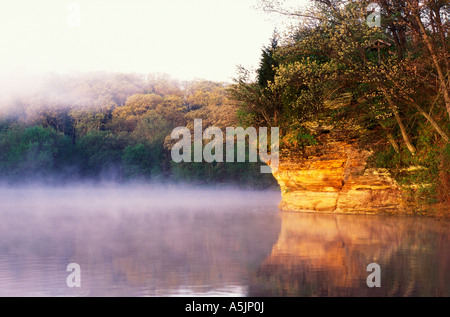 Rock River fließt durch Castle Rock State Park (Illinois) Stockfoto