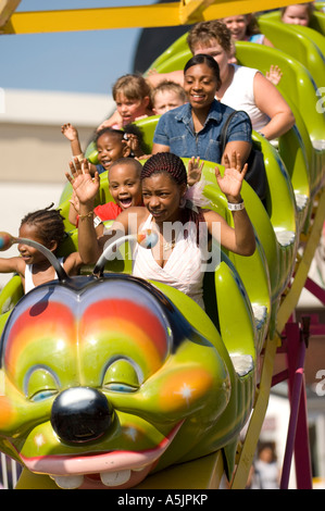 Kinder auf eine Fahrt an der Indiana State Fair in Indianapolis Indiana Stockfoto