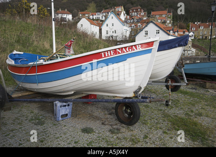 Traditionelle entgeisterung Angelboote/Fischerboote am kleinen Dorf von Runswick Bay an der Ostküste, North Yorkshire, UK Stockfoto