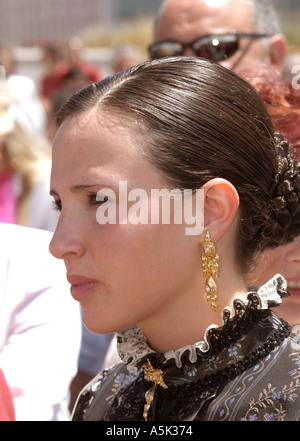 Spanien, Aragon, La Muela. San Antonio-Fiesta des Dorfes der diesjährigen queen Alexandra Calvo Lavina in ernste Stimmung Stockfoto