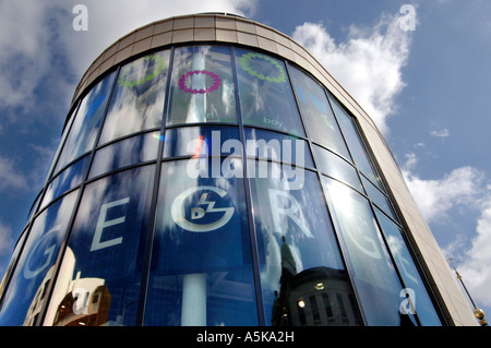 Einen modernen gläsernen Zweig von George, der Kleidung-Abteilung von Asda in Brighton, Sussex Stockfoto