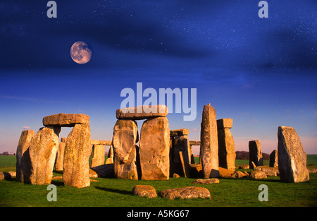 Stonehenge,Mond,alt,Attraktion,Amesbury,Kreis,Kalender,Stein,Denkmal,archaelogisch,Website,Archäologie,Großbritannien,Britisch,Wiltshire,A303,Straße,Projekt, Stockfoto