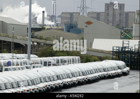 Brandneue LDV vans parkte auf einem Parkplatz an der LDV-Fabrik in Washford Heide Birmingham UK Stockfoto