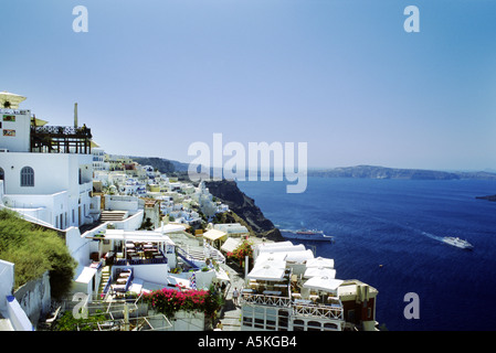 Mit Blick auf die Caldera Thira Fira Phira griechischen Kykladen Insel Santorin Ägäis Griechenland Europa Stockfoto