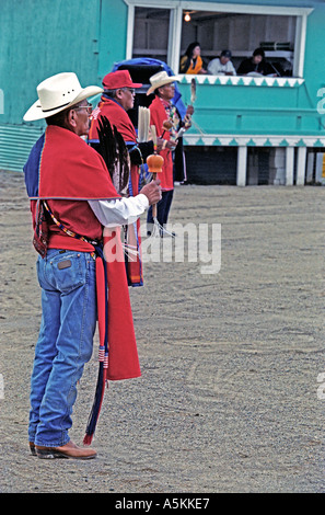 Teilnehmer an einem Powwow tanzen während der Navajo-Nation-Messe in Shiprock New Mexico Stockfoto