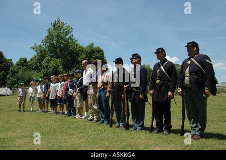 Soldaten re erlassen Bürgerkrieg Armee Bohrer Stockfoto