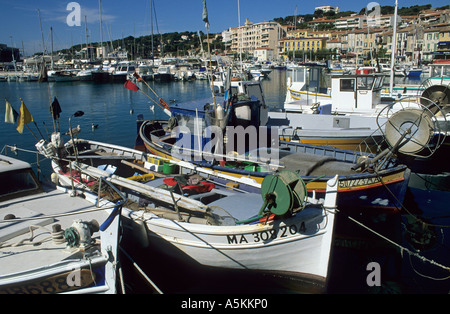 Boote im Hafen von Cassis, Provence, Frankreich Stockfoto