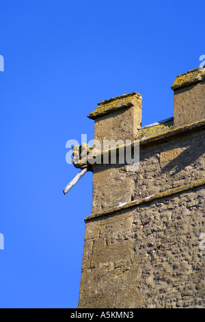 Zinnen auf Turm und Wasserspeier St Faith Church Shellingford in Oxfordshire früher Berkshire England UK JMH1127 Stockfoto