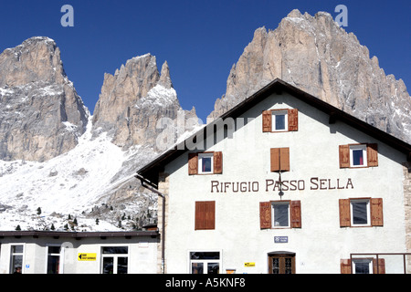 Passo Sella Schutzhütte auf dem Sellajoch-Südtirol-Italien Stockfoto