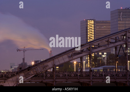 Verschmutzung in Paris. Austerlitz-Brücke. Paris Frankreich Stockfoto