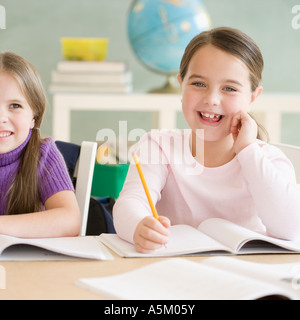 Porträt von Mädchen im Klassenzimmer Stockfoto