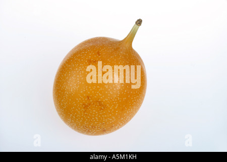 Granadilla auf weißem Hintergrund Stockfoto