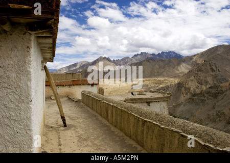 Panoramablick aus dem tibetischen Kloster von Lamayuru in der Himalaya-Region Ladakh. Stockfoto