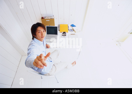 Asiatischer Mann nach oben Stockfoto