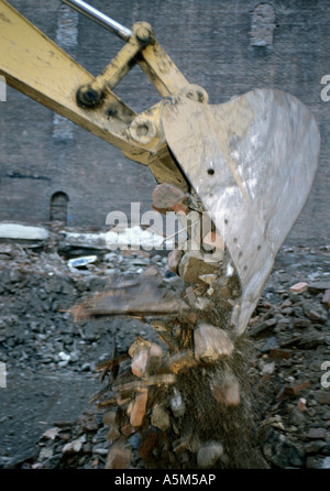 Baggerlader clearing viel für Random House Gebäude in New York City. Trümmer von Vorgängerbauten. Stockfoto