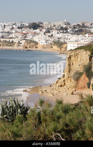 Cliff Top und sandigen Stränden entlang der Uferlinie bei Albufeira-Algarve-Portugal Stockfoto