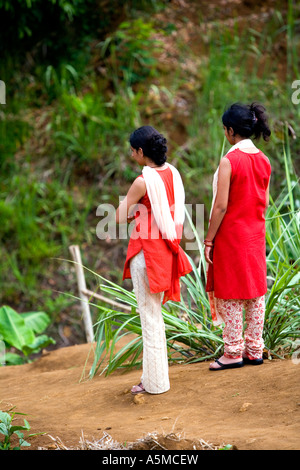 Zwei junge Mauritianer in Indian-Kleid bei ["Rochester Falls"], "Mautiius" Stockfoto