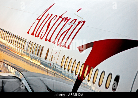 Detail des Rumpfes eines Airbus A330 von Austrian Airlines, eine Tochtergesellschaft der Lufthansa betrieben Stockfoto