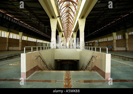 RAJ98897 moderne neue Kopar Khairne leeren Railway Station Navi Mumbai Vashi Bombay Maharashtra, Indien Stockfoto