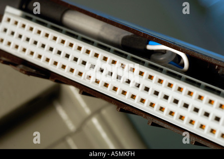 Netzwerktechnik Strom Elektronik Kabel Stecker-Buchse LED Lampe Laempchen Stockfoto