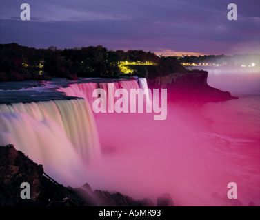 American Falls, Niagara USA beleuchtet Stockfoto