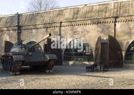 Russische Panzer aus dem Zweiten Weltkrieg im Armeemuseum der Zitadelle in Posen, Polen Stockfoto