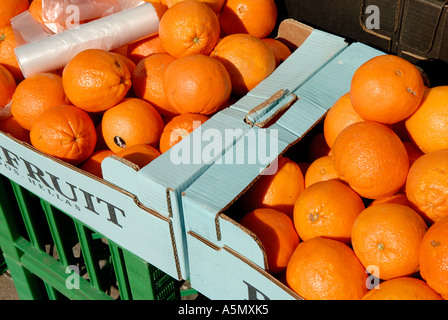 ORANGEN ZU VERKAUFEN Stockfoto